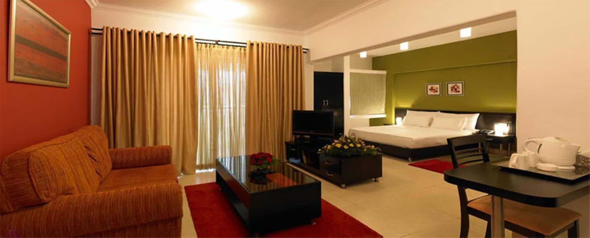 Royal Orchid Golden Suites Pune Exterior foto
