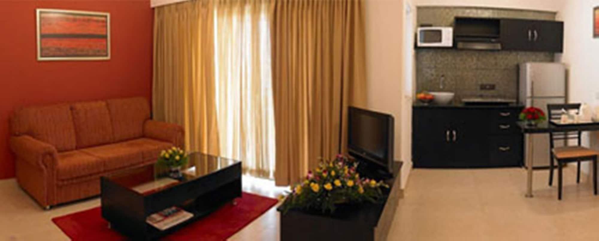Royal Orchid Golden Suites Pune Exterior foto