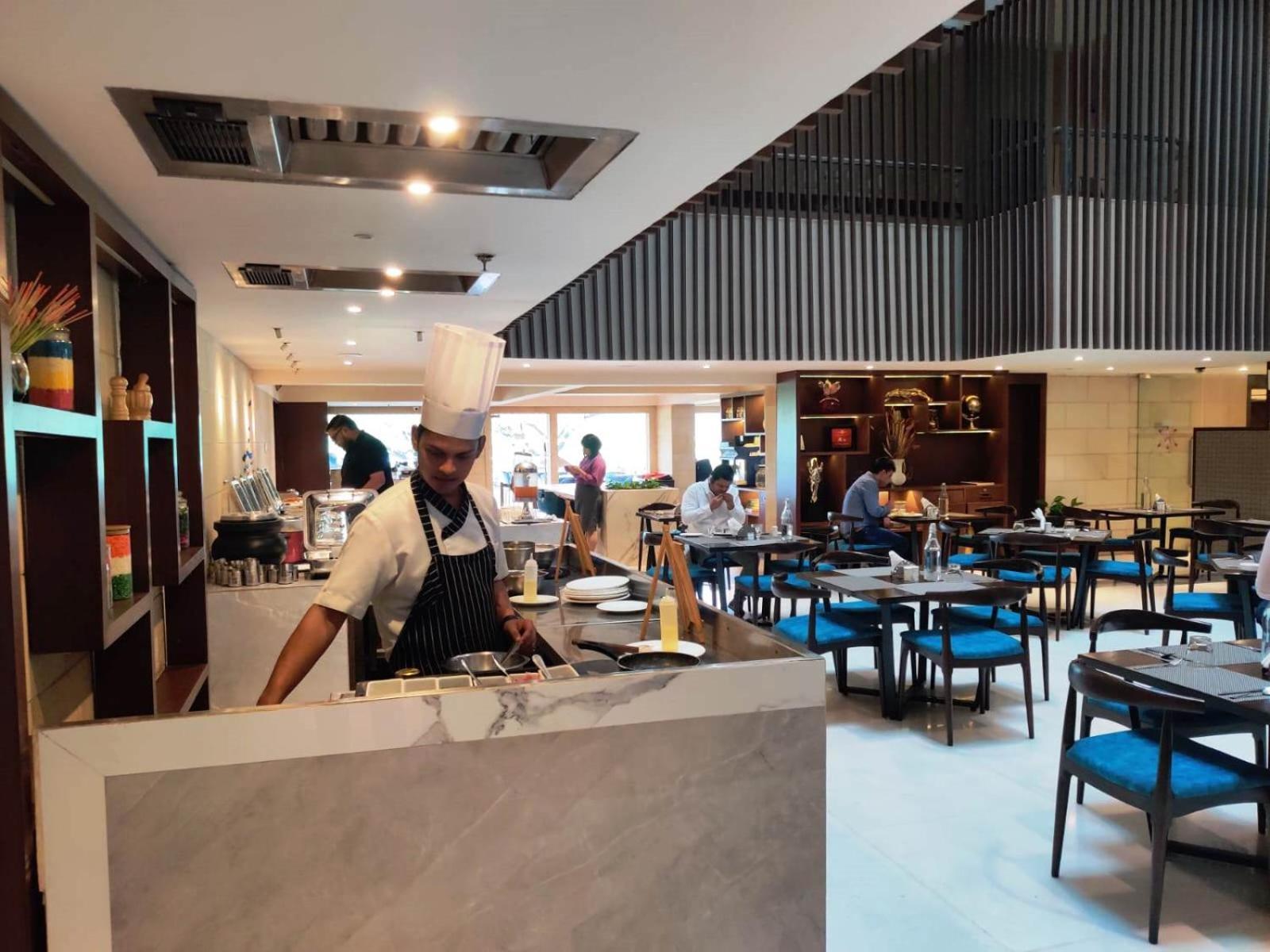 Royal Orchid Golden Suites Pune Exterior foto